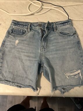 Light Wash Distressed Women’s Jean Shorts